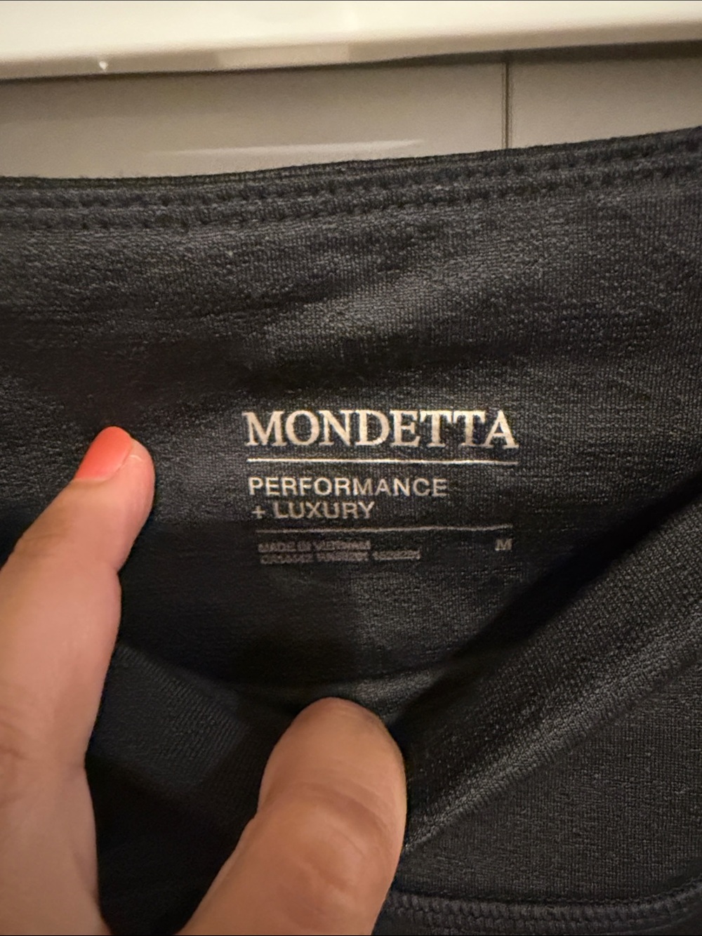 Mondetta Black High-Rise Performance Leggings with Side Pockets - Picture 2 of 7